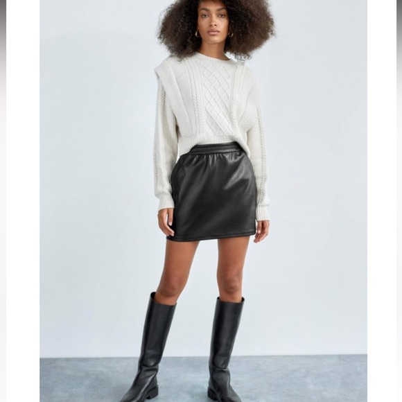 Babaton black slip on faux/ vegan leather mini dress with big two side pockets M - Picture 4 of 15